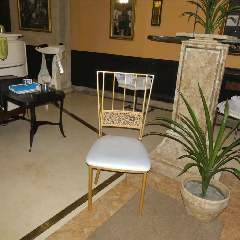 Luxury Gold Metal Wedding Chair with Cushion for Banquet and Events